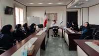 نشست صمیمی و هم اندیشی سرپرست بیمارستان با کارکنان بخش های درمانی این بیمارستان