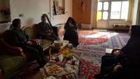 دیدار مدیر شبکه بهداشت و درمان شهرستان سرخه با خانواده معظم شهید حسن عربی 