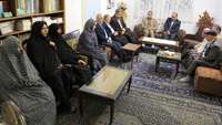 دیدار دکتر شادنوش رئیس دانشگاه با زائر بیت الله الحرام حاجیه خانم طنانی