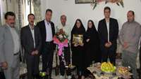 دیدار دکتر عبدوس رئیس بیمارستان 15 خرداد با خانواده شهید محمدی 