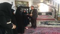 دیدار مدیر شبکه بهداشت و درمان شهرستان مهدیشهر با خانواده اهداکننده اعضای پیکر فرزند جوانشان