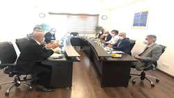 نشست صمیمی رئیس دانشگاه علوم پزشکی استان سمنان با مدیر عامل شرکت هلیکوپتری آواسلامت 
