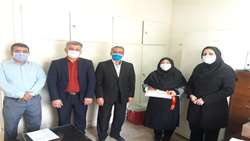 تقدیر از خانواده شهداء در شبکه بهداشت و درمان شهرستان گرمسار  