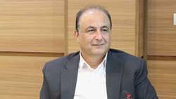 قدردانی رئیس دانشگاه از زحمات دکتر داریوش پهلوان در زمان تصدی معاونت توسعه مدیریت، منابع و برنامه ریزی دانشگاه