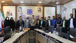 نشست صمیمی جمعی از فرزندان شهدای دانشگاه با دکتر قدس رئیس دانشگاه 