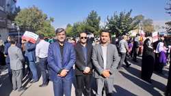 حضور پرشور خانواده دانشگاه علوم پزشکی استان سمنان در مراسم راهپیمایی 13 آبان گرامیداشت روز دانش آموز