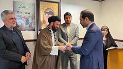 مراسم تودیع دکتر مومنی و معارفه دکتر اکبری به عنوان سرپست بیمارستان معتمدی گرمسار برگزار شد