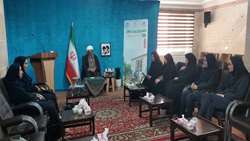 دیدار جمعی از فعالان حوزه جمعیت مرکز بهداشت شهرستان سمنان با  امام جمعه شهرستان سمنان