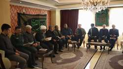 دیدار مسئولان استان سمنان با خانواده شهید تبریزی امجد