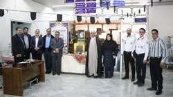 دیدار نوروزی رئیس دانشگاه و هیأت همراه با کارکنان بیمارستان امیرالمومنین(ع)