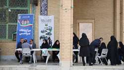 رئیس دانشگاه علوم پزشکی استان سمنان در میز ارتباطات مردمی مسجد المهدی مهدیشهر حضور یافت