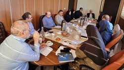 نشست معاون درمان دانشگاه با رؤسای بیمارستان‌های تحت پوشش دانشگاه با محوریت بررسی مسائل درمان، تأمین نیروی پرستاری و توسعه خدمات پزشکی از راه دور