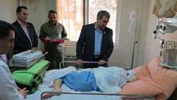 عیادت دکتر شادنوش رئیس دانشگاه از بیماران بستری بیمارستان امام حسین(ع) آرادان