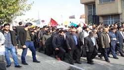 حضور حماسي كاركنان شبكه و دانشجويان دانشكده پيراپزشكي در راهپیمایی 13 آبان شهرستان سرخه