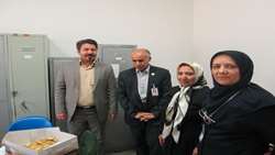 تقدیر از سی سال خدمات صادقانه خانم شاه حسینی مامای مرکز آموزشی پژوهشی درمانی حضرت امیرالمومنین (ع)