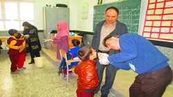 نظارت مركز بهداشت شهرستان سمنان بر اجراي طرح وارنیش فلوراید تراپی