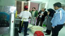 بازدید سرزده دکتر قدس سرپرست دانشکده های بهداشت و پیراپزشکی از آشپزخانه و خوابگاه دانشجویان