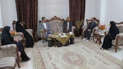 دیدار دکتر شادنوش رئیس دانشگاه با زائر بیت الله الحرام حاجیه خانم عقیلی