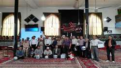اهدای کلاه ایمنی به موتورسواران در برنامه آموزشی سوانح و حوادث جاده‌ای دامغان