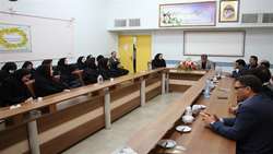 نشست مدیر شبکه بهداشت و درمان شهرستان گرمسار با پرسنل این شبکه.
