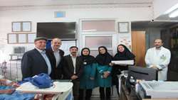 به مناسبت گرامی‌داشت روز زن دکتر حسینی با همکاران بیمارستان 15 خرداد مهدیشهر دیدار کرد