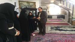 دیدار مدیر شبکه بهداشت و درمان شهرستان مهدیشهر با خانواده اهداکننده اعضای پیکر فرزند جوانشان