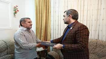 دیدار دکتر شادنوش رئیس دانشگاه با حسنعلی حسنان بازنشسته دانشگاه و رزمنده هشت سال دفاع مقدس.18/7/96