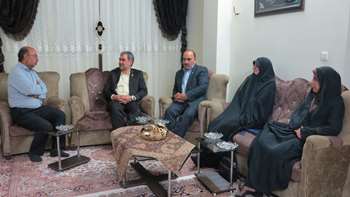 دیدار دکتر شادنوش رئیس دانشگاه با خانواده رزمنده و جانباز، حسن دهقانی 96/01/29