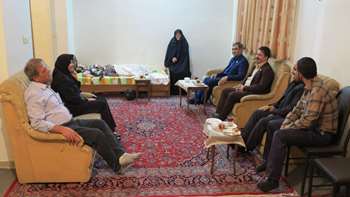 دیدار دکتر شادنوش رئیس دانشگاه با مادر و خواهر شهید کوروش ارجمند زاده  95/05/12