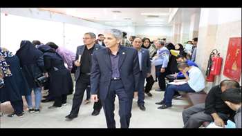 بازدید دکتر دانایی رئیس دانشگاه از روند ثبت نام دانشجویان جدید الورود دانشگاه 97.06.31