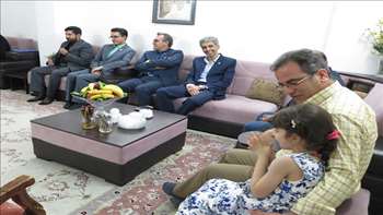 دیدار دکتر دانایی رئیس دانشگاه با خانواده شهید معزز علی اصغر مطلبی 97.06.20
