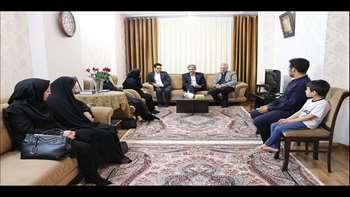 دیدار رئیس دانشگاه با خانواده مرحوم جانباز سرافراز سید محمد حقیقت حسینی کارمند سابق دانشگاه 97.08.02