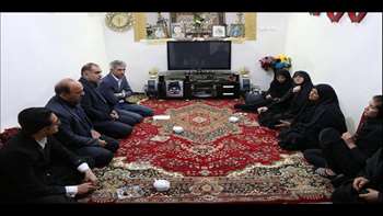 دیدار دکتر دانائی رئیس دانشگاه با خانواده مرحومه حیدریان 98.06.27