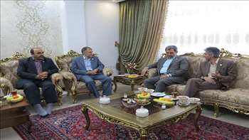 دیدار دکتر شادنوش رئیس دانشگاه با رزمنده سرافراز دکتر علی اصغر قدس 96/02/12