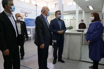 بازدید تیم واکنش سریع وزارت بهداشت از مرکز منتخب کووید-19 هفده شهریور  