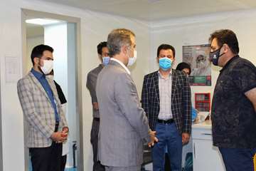 بازدید تیم واکنش سریع وزارت بهداشت از آزمایشگاه های ویروس شناسی دانشگاه 
