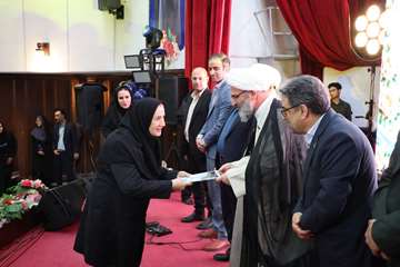 «به رنگ مهر»؛ تجلیل از برگزیدگان کادر پرستاری دانشگاه علوم پزشکی استان سمنان 