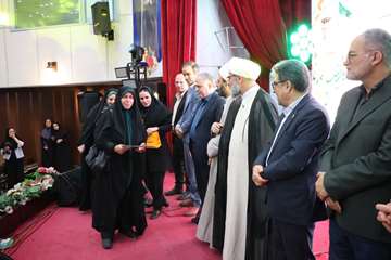 «به رنگ مهر»؛ تجلیل از برگزیدگان کادر پرستاری دانشگاه علوم پزشکی استان سمنان 