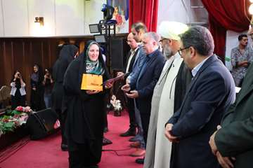 «به رنگ مهر»؛ تجلیل از برگزیدگان کادر پرستاری دانشگاه علوم پزشکی استان سمنان 
