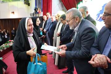 «به رنگ مهر»؛ تجلیل از برگزیدگان کادر پرستاری دانشگاه علوم پزشکی استان سمنان 
