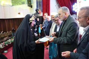 «به رنگ مهر»؛ تجلیل از برگزیدگان کادر پرستاری دانشگاه علوم پزشکی استان سمنان 