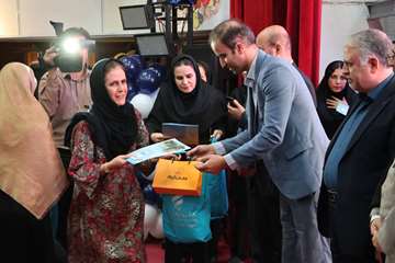 «به رنگ مهر»؛ تجلیل از برگزیدگان کادر پرستاری دانشگاه علوم پزشکی استان سمنان 