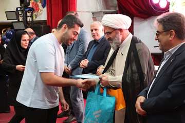 «به رنگ مهر»؛ تجلیل از برگزیدگان کادر پرستاری دانشگاه علوم پزشکی استان سمنان 