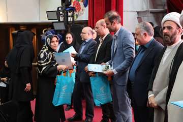 «به رنگ مهر»؛ تجلیل از برگزیدگان کادر پرستاری دانشگاه علوم پزشکی استان سمنان 