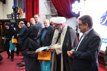 «به رنگ مهر»؛ تجلیل از برگزیدگان کادر پرستاری دانشگاه علوم پزشکی استان سمنان 