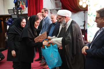 «به رنگ مهر»؛ تجلیل از برگزیدگان کادر پرستاری دانشگاه علوم پزشکی استان سمنان 