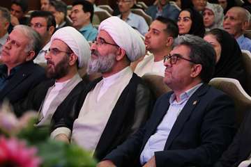 «به رنگ مهر»؛ تجلیل از برگزیدگان کادر پرستاری دانشگاه علوم پزشکی استان سمنان 