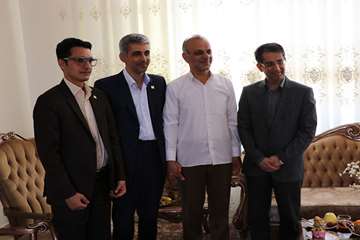 دیدار دکتر دانائی رئیس دانشگاه با معلم خود دکتر جهان به مناسبت روز معلم 98.02.12 