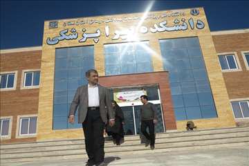 بازدید دکتر شادنوش رئیس دانشگاه از دانشکده پیراپزشکی مستقر در شهرستان سرخه 95/11/16 