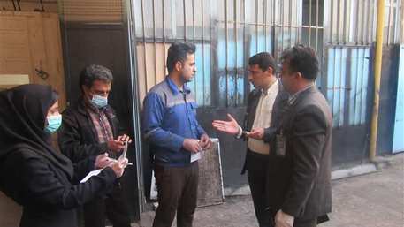  بازدید مشترک کارشناسان مرکز بهداشت سمنان و نمایندگان اتاق اصناف و اماکن نیروی انتظامی از اصناف  سطح شهر
